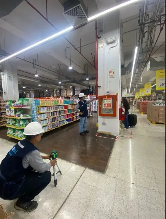 Inspección estructural en supermercado